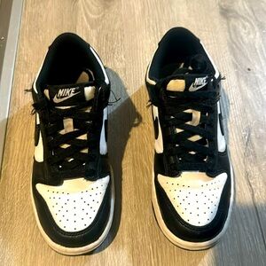 Boys black and white 4Y